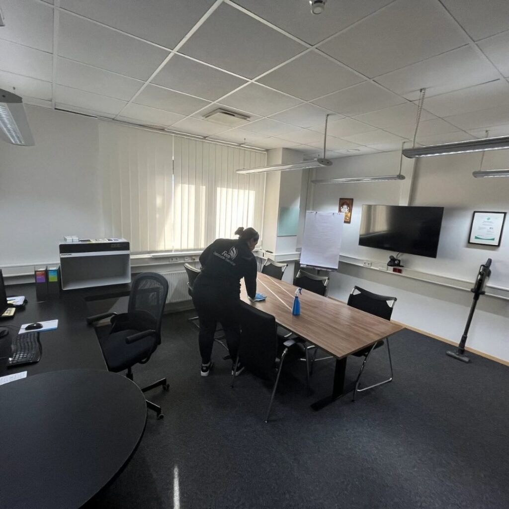 Professionelle Reinigung in einem Büro in Tübingen für höchste Sauberkeit und Hygiene